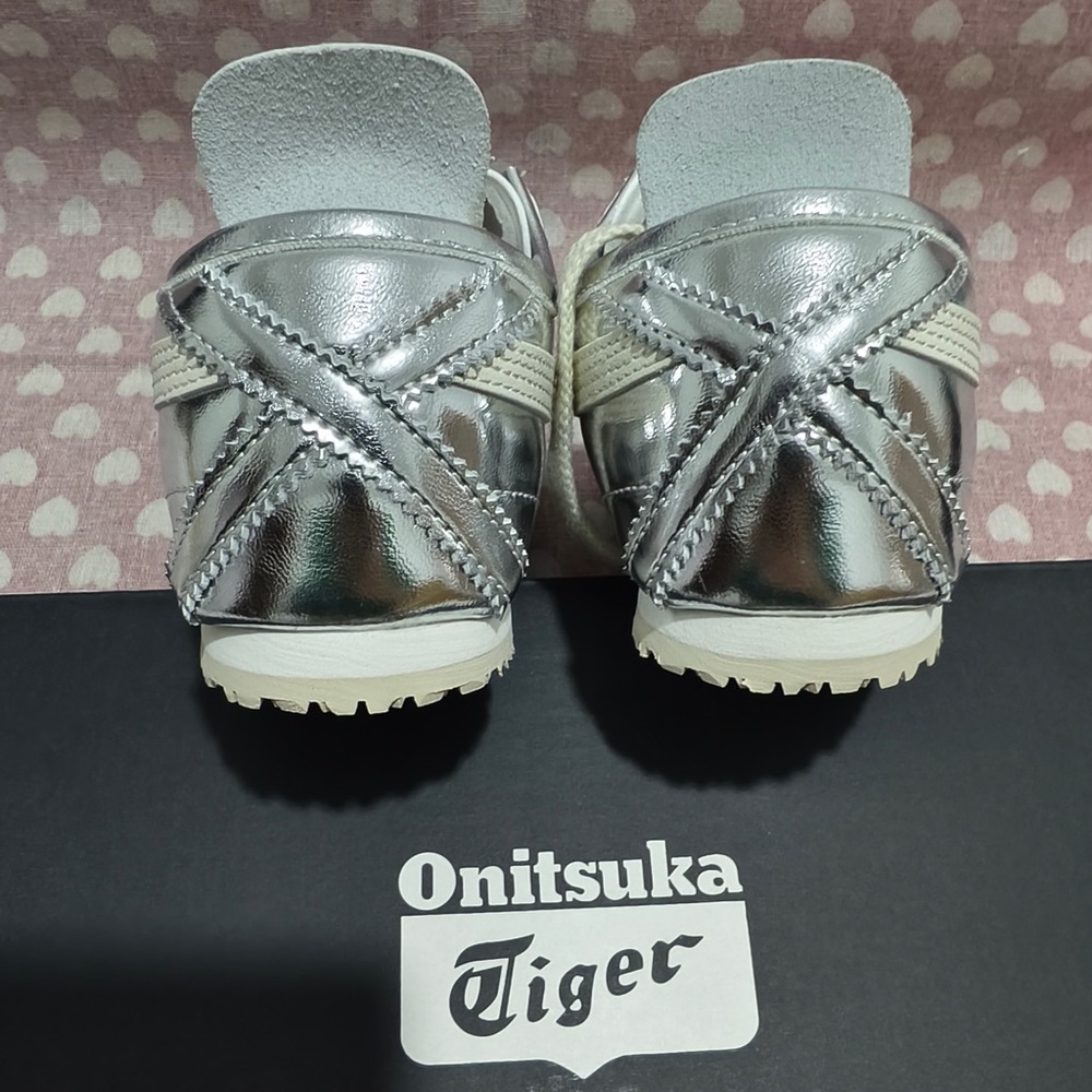 Onitsuka Tiger Metallic Silver & Cream Kids Sneakers - Picture 11 of 13